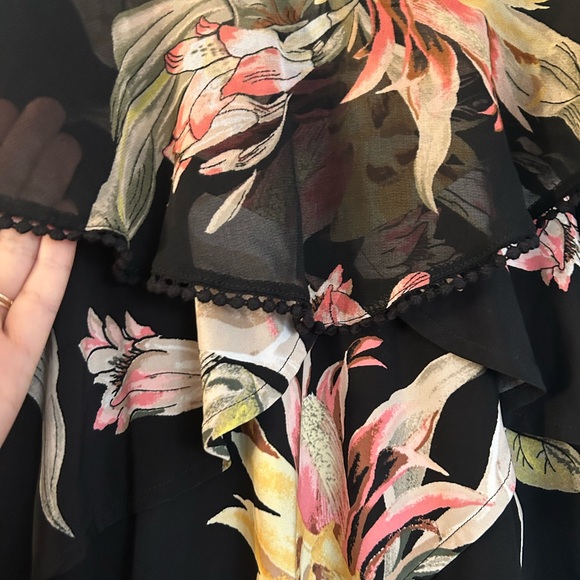 White House Black Market Black Floral Camisole - Picture 5 of 8